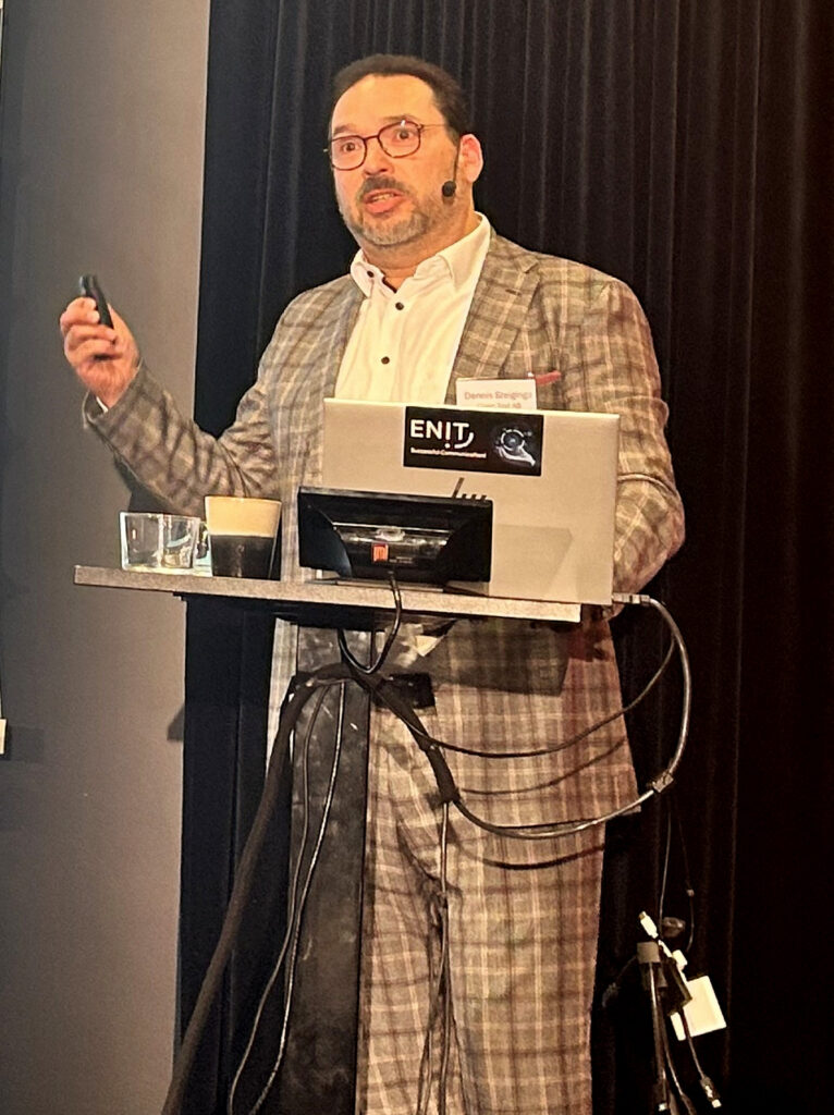 Dennis Steiginga presenting